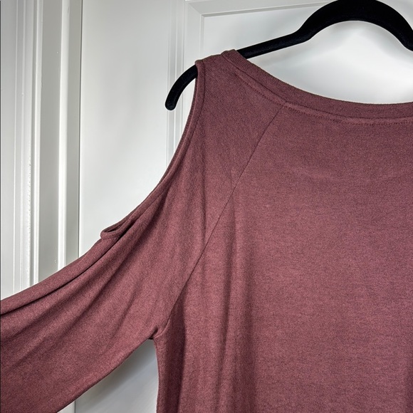 Bobeau Rich Brown Cold Shoulder Top - Picture 6 of 6